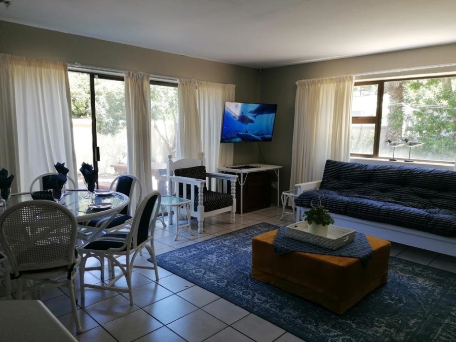 8 Bedroom Property for Sale in Paradise Beach Eastern Cape